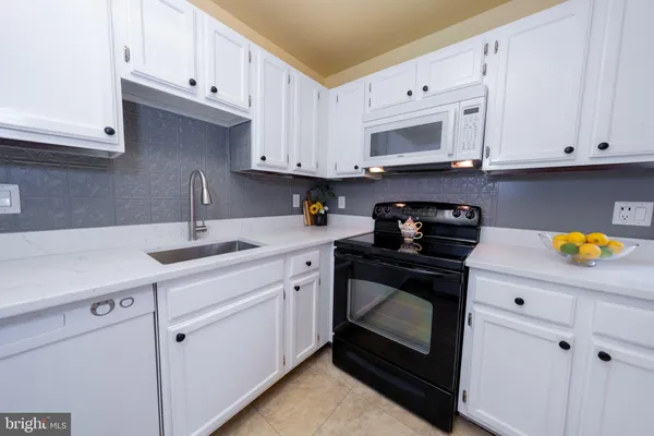 $375,000 | 5919 1st Landing Way, Unit 183, Burke, VA 22015