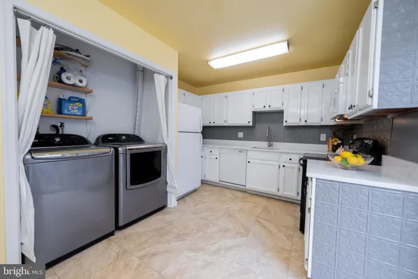 $375,000 | 5919 1st Landing Way, Unit 183, Burke, VA 22015