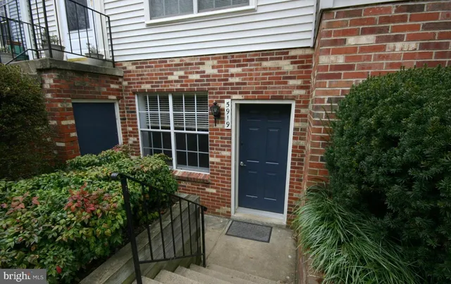 $375,000 | 5919 1st Landing Way, Unit 183, Burke, VA 22015