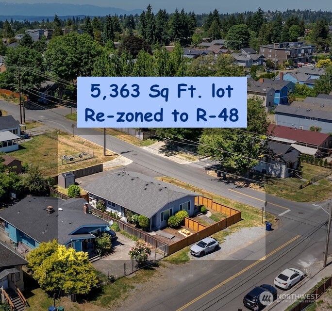10201 17th Avenue Southwest Seattle, WA 98146 - Photo 26 of 27 an aerial view of a tennis court