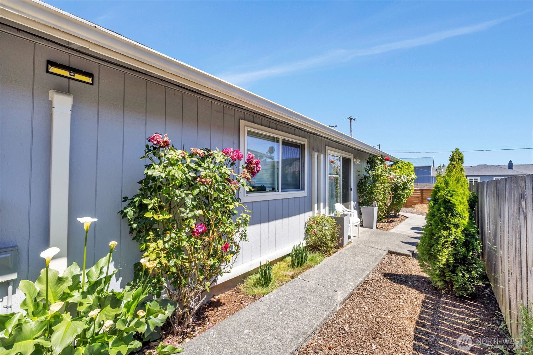 10201 17th Avenue Southwest Seattle, WA 98146 - Photo 7 of 27 a front view of a house