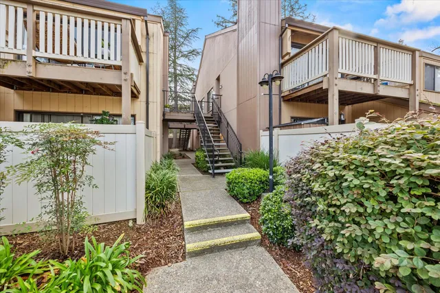 $239,950 | 524 Woodside Oaks, Unit 8, Sacramento, CA 95825