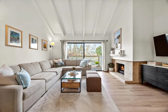 $239,950 | 524 Woodside Oaks, Unit 8, Sacramento, CA 95825