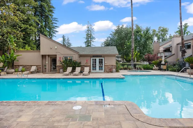 $239,950 | 524 Woodside Oaks, Unit 8, Sacramento, CA 95825