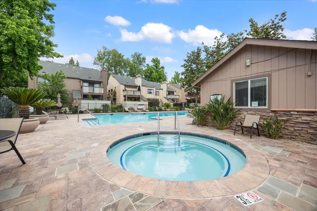 $239,950 | 524 Woodside Oaks, Unit 8, Sacramento, CA 95825