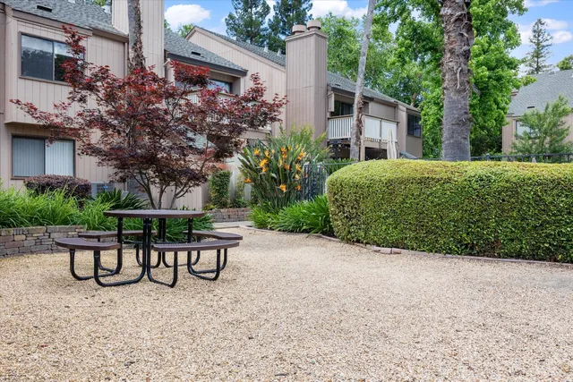 $239,950 | 524 Woodside Oaks, Unit 8, Sacramento, CA 95825