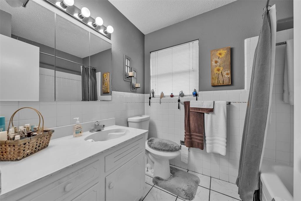 19 Page Street Hurst, TX 76053 - Photo 6 of 39