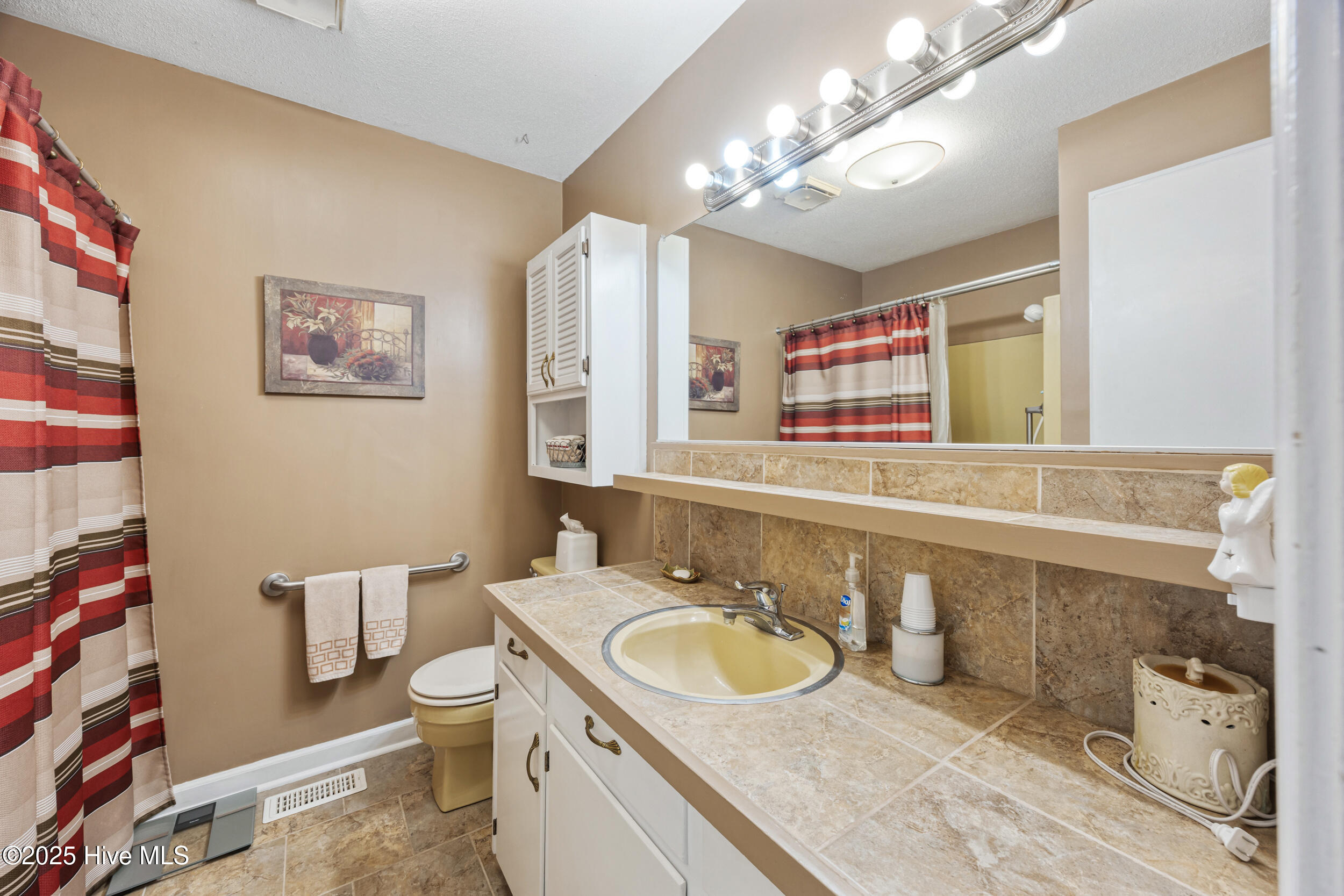 2009 Johnson Road Elizabeth City, NC 27909 - Photo 30 of 49 Hall Full Bathroom