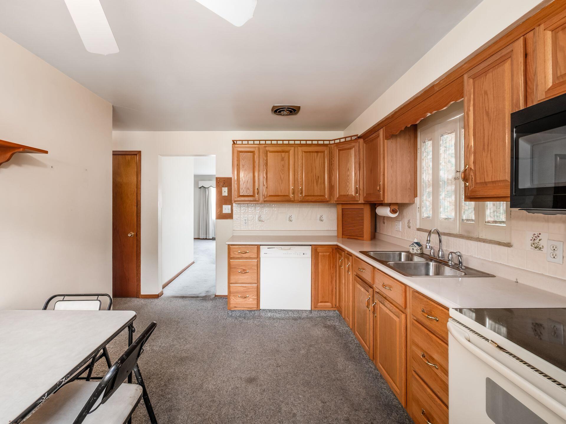 380 Topsfield Road Columbus, OH 43228 - Photo 21 of 42