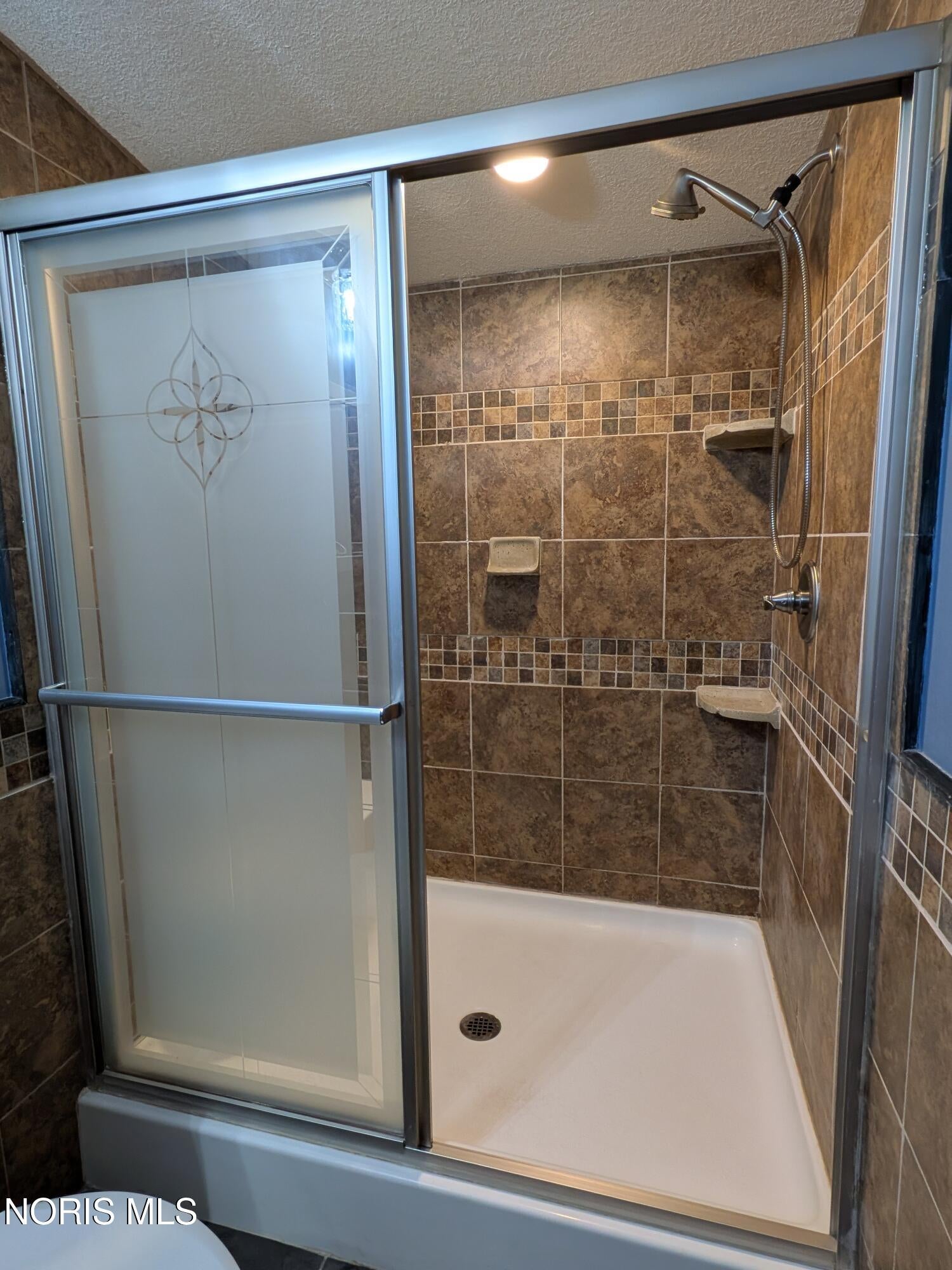 17156 Harris Road Defiance, OH 43512 - Photo 18 of 32 bath2 shower