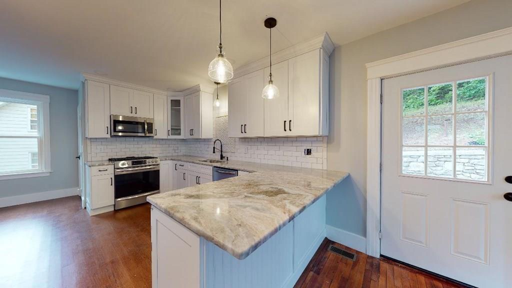 77 Beaconsfield Road Worcester, MA 01602 - Photo 12 of 39