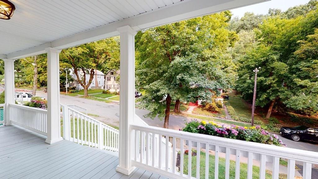 77 Beaconsfield Road Worcester, MA 01602 - Photo 4 of 39