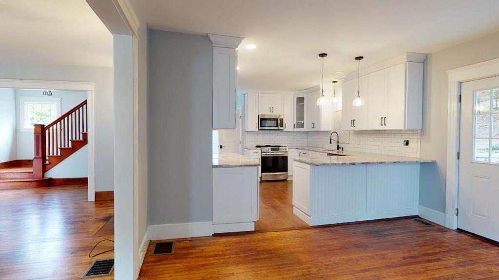 77 Beaconsfield Road Worcester, MA 01602 - Photo 10 of 39
