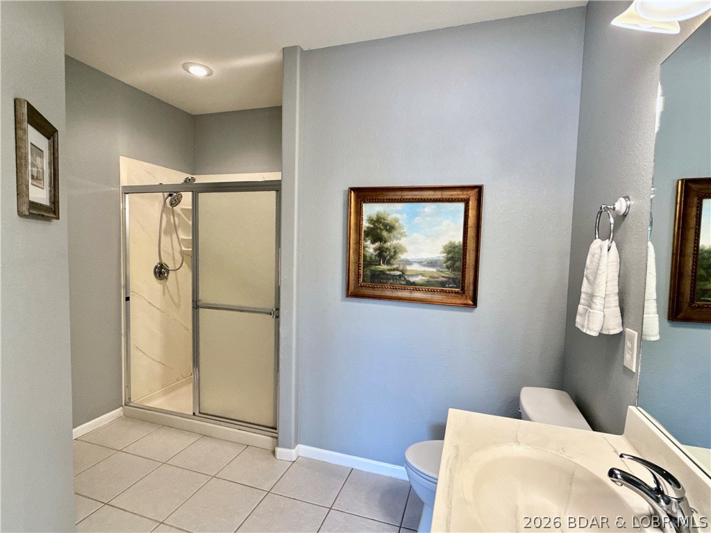 562 Hyd A Way Road, Unit 3E Camdenton, MO 65020 - Photo 15 of 38 Master bath