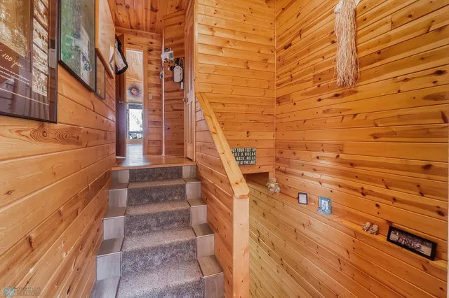 $1,250,000 | 12104 Co Highway 17, Detroit Lakes, MN 56501