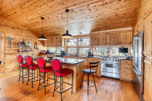 $1,250,000 | 12104 Co Highway 17, Detroit Lakes, MN 56501