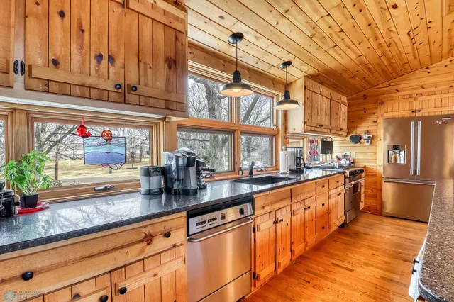 $1,250,000 | 12104 Co Highway 17, Detroit Lakes, MN 56501