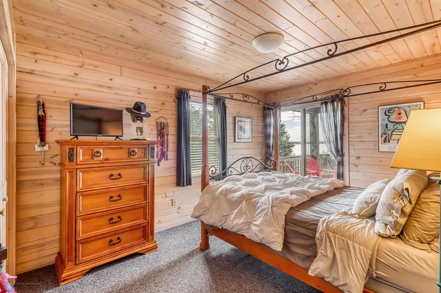 $1,250,000 | 12104 Co Highway 17, Detroit Lakes, MN 56501