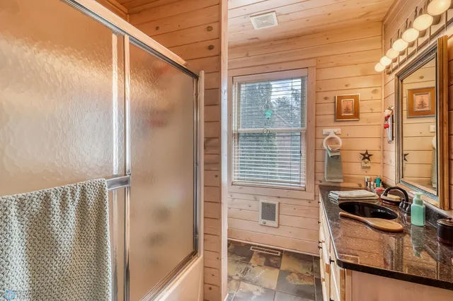 $1,250,000 | 12104 Co Highway 17, Detroit Lakes, MN 56501