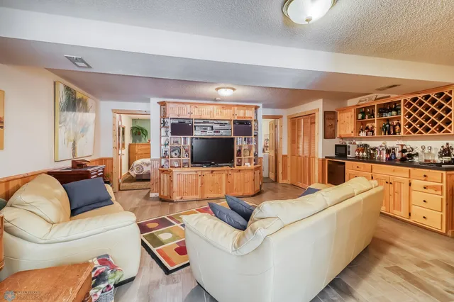 $1,250,000 | 12104 Co Highway 17, Detroit Lakes, MN 56501