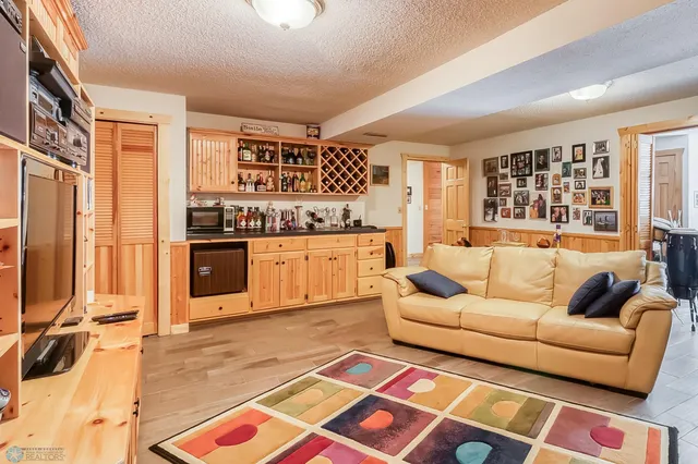 $1,250,000 | 12104 Co Highway 17, Detroit Lakes, MN 56501