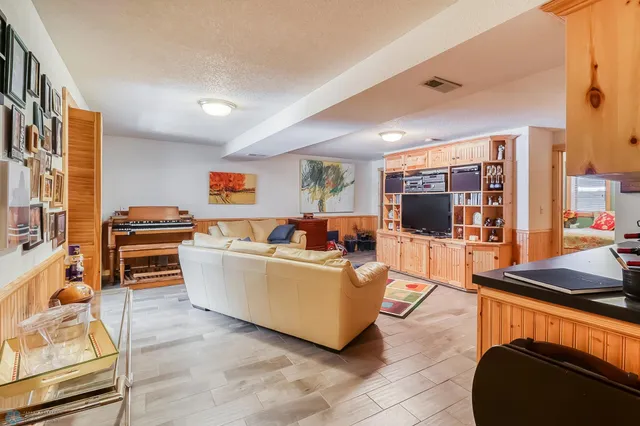 $1,250,000 | 12104 Co Highway 17, Detroit Lakes, MN 56501