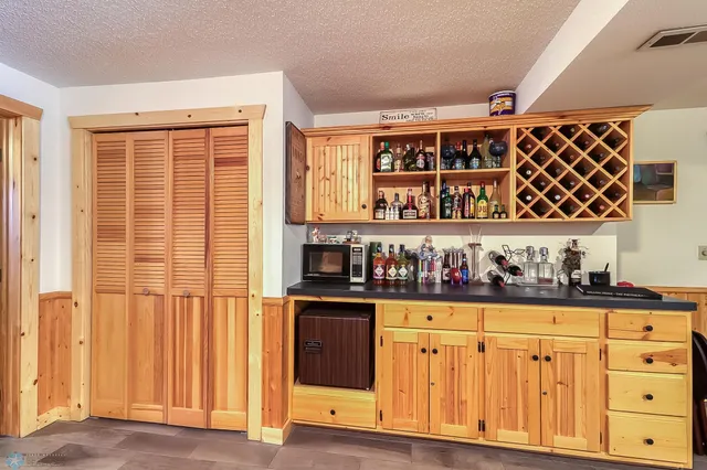 $1,250,000 | 12104 Co Highway 17, Detroit Lakes, MN 56501