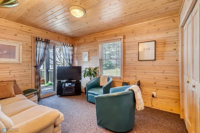 $1,250,000 | 12104 Co Highway 17, Detroit Lakes, MN 56501