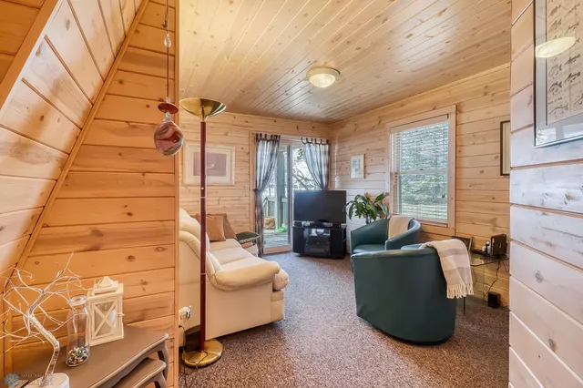 $1,250,000 | 12104 Co Highway 17, Detroit Lakes, MN 56501