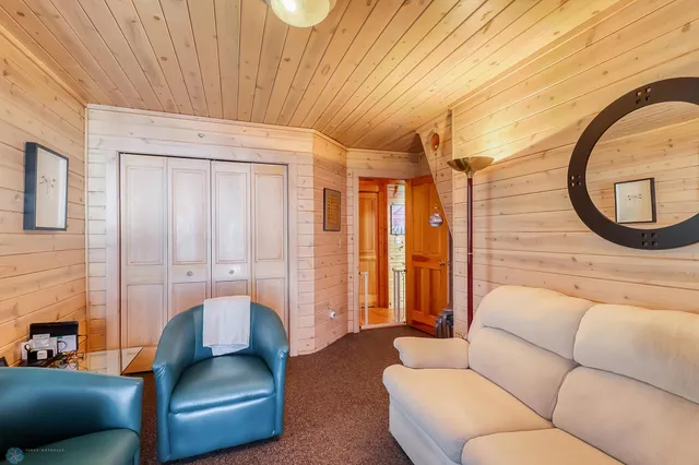 $1,250,000 | 12104 Co Highway 17, Detroit Lakes, MN 56501