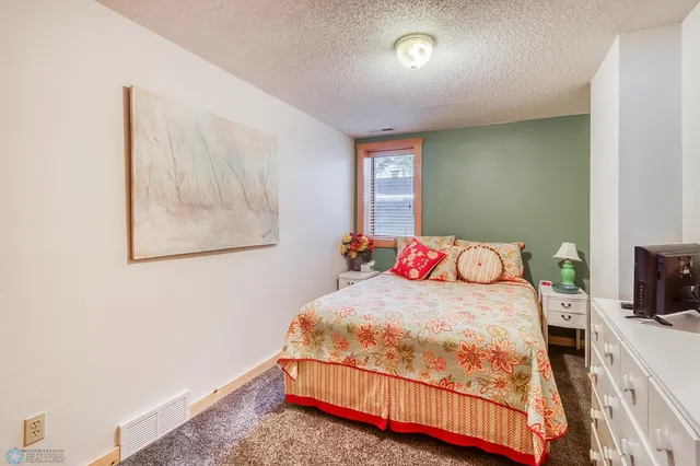 $1,250,000 | 12104 Co Highway 17, Detroit Lakes, MN 56501