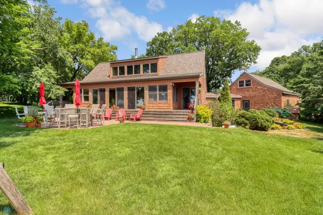 $1,250,000 | 12104 Co Highway 17, Detroit Lakes, MN 56501