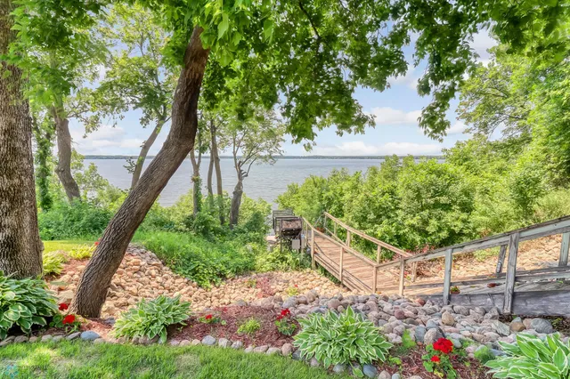 $1,250,000 | 12104 Co Highway 17, Detroit Lakes, MN 56501