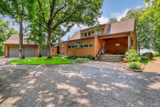 $1,250,000 | 12104 Co Highway 17, Detroit Lakes, MN 56501