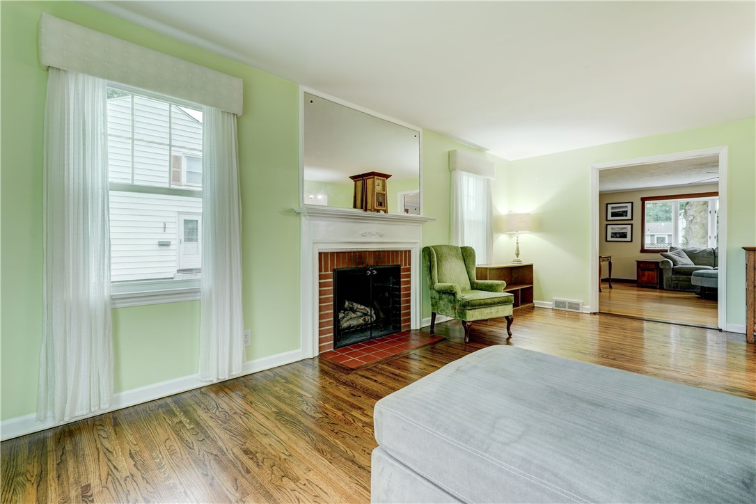 248 Wyndham Road Irondequoit, NY 14609 - Photo 4 of 32
