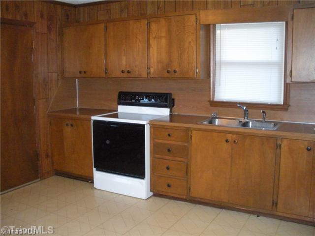 3965 Millikan Road Sophia, NC 27350 - Photo 6 of 10 Kitchen.
