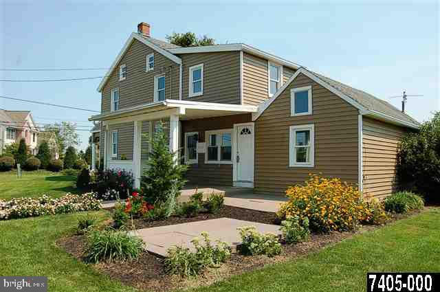843 Greenbriar Road York, PA 17404 - Photo 2 of 35 Gallery Image 2