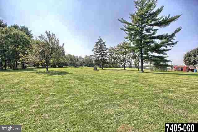 843 Greenbriar Road York, PA 17404 - Photo 32 of 35 Gallery Image 32