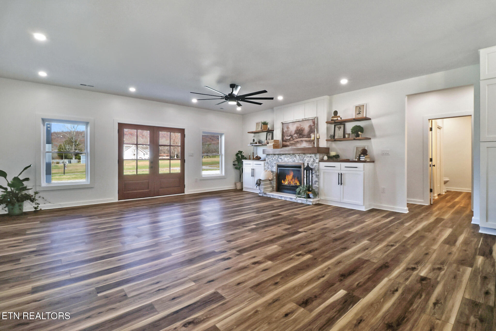 110 Eldon Justice Road Oliver Springs, TN 37840 - Photo 12 of 43 living room1