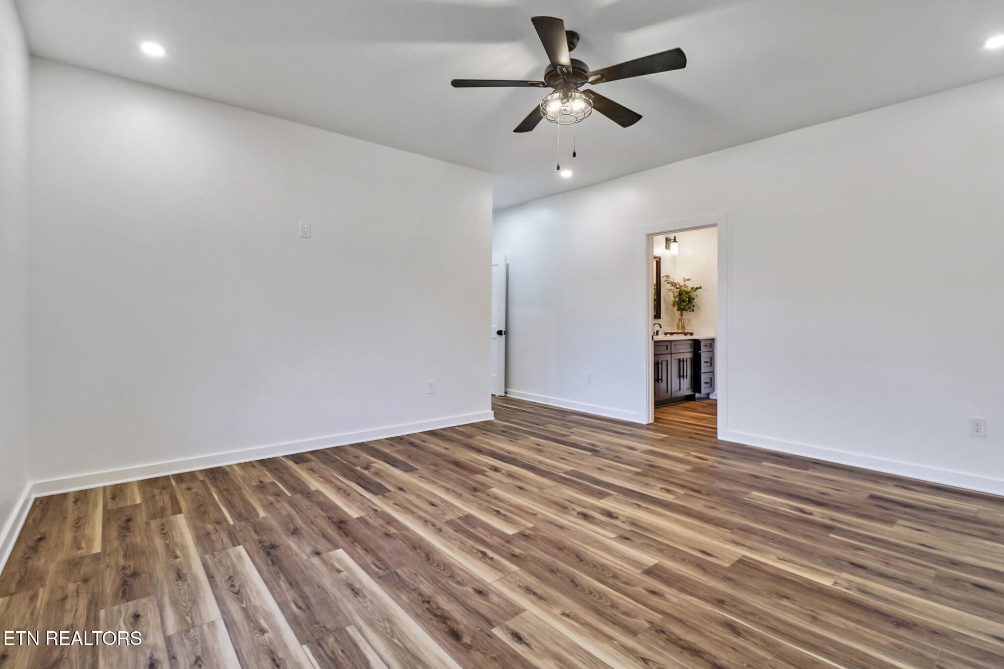 110 Eldon Justice Road Oliver Springs, TN 37840 - Photo 24 of 43 master bed