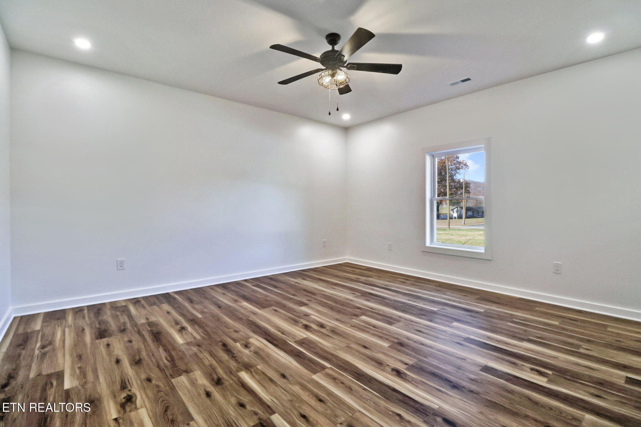 110 Eldon Justice Road Oliver Springs, TN 37840 - Photo 25 of 43 master bedrrom