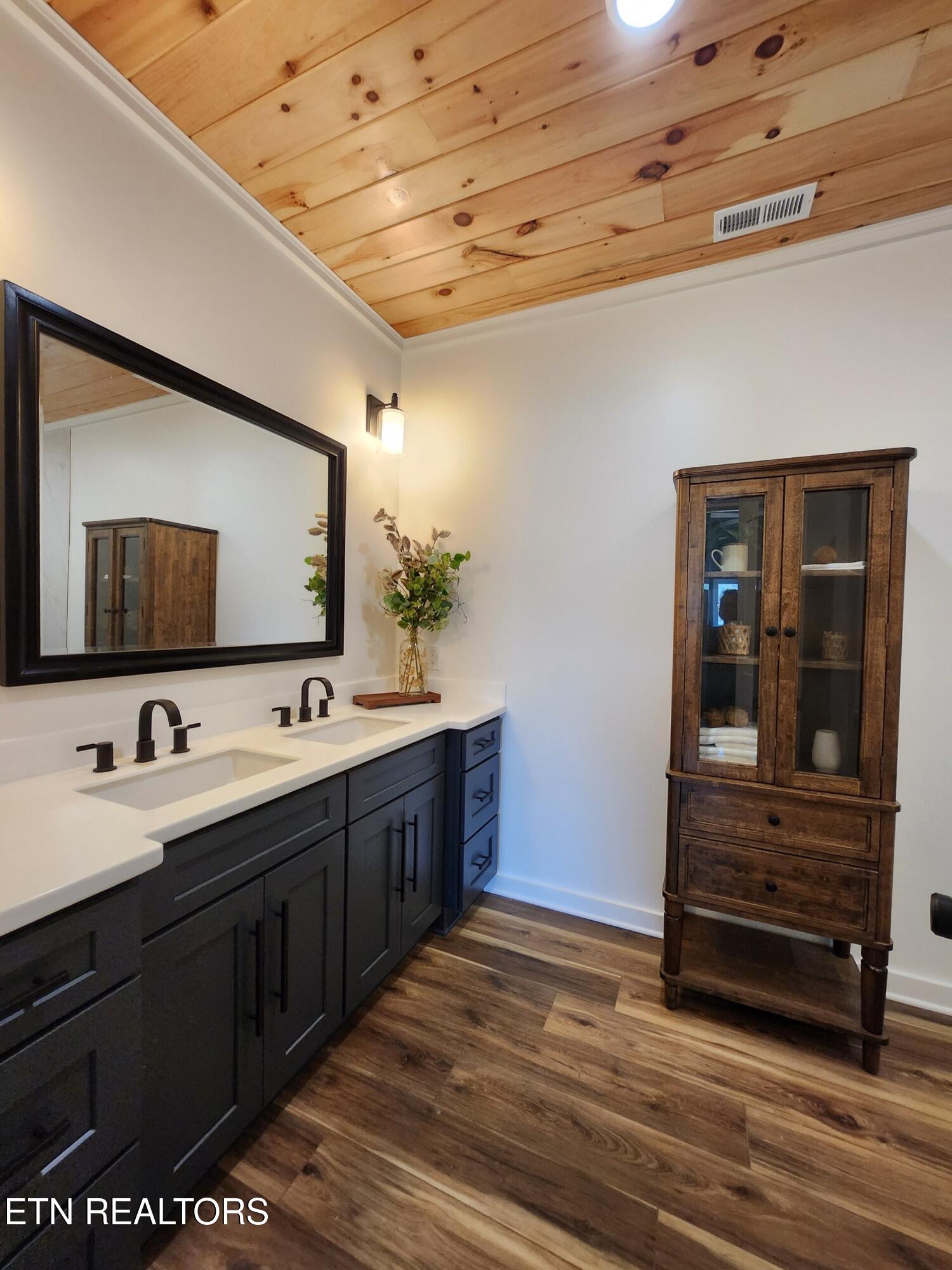 110 Eldon Justice Road Oliver Springs, TN 37840 - Photo 27 of 43 master bathroom