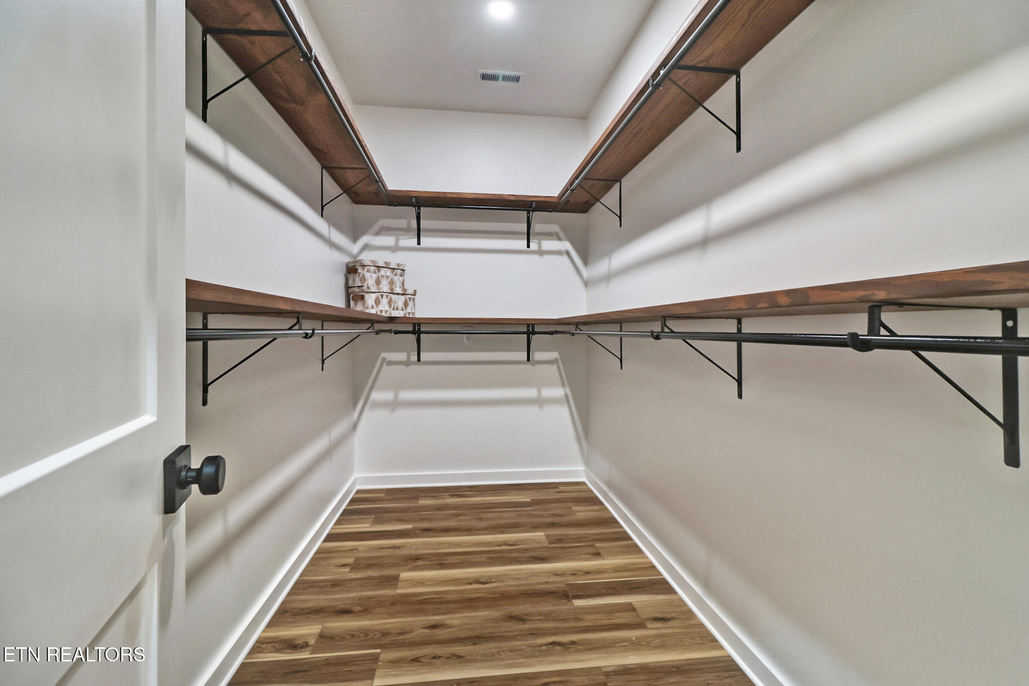 110 Eldon Justice Road Oliver Springs, TN 37840 - Photo 30 of 43 master walk in