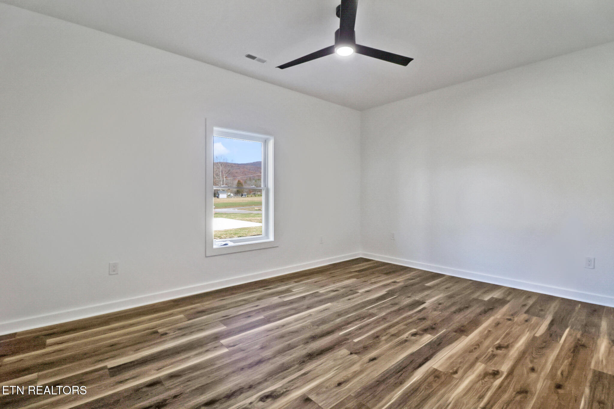 110 Eldon Justice Road Oliver Springs, TN 37840 - Photo 31 of 43 bedroom2