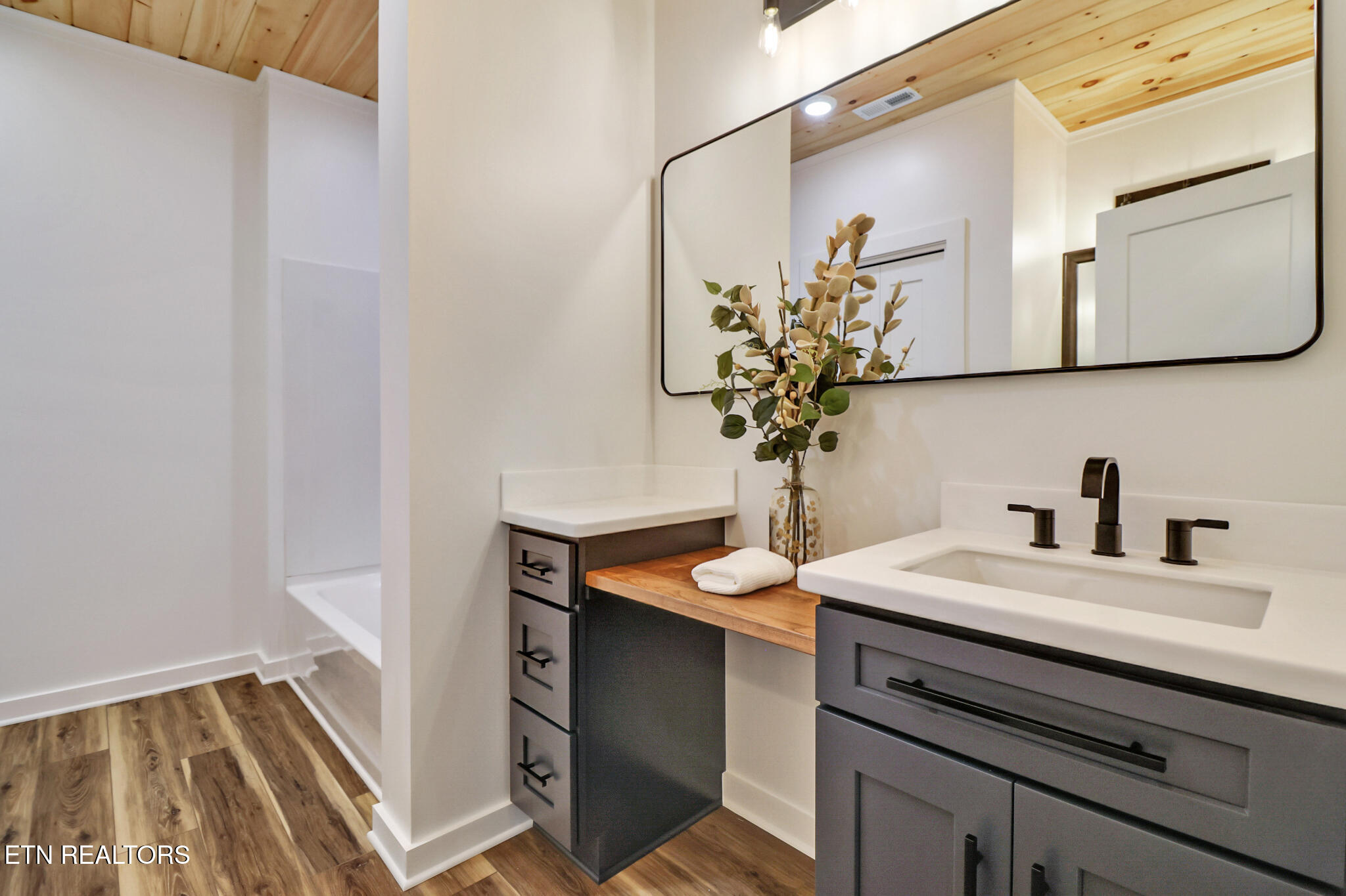 110 Eldon Justice Road Oliver Springs, TN 37840 - Photo 35 of 43 shared bath