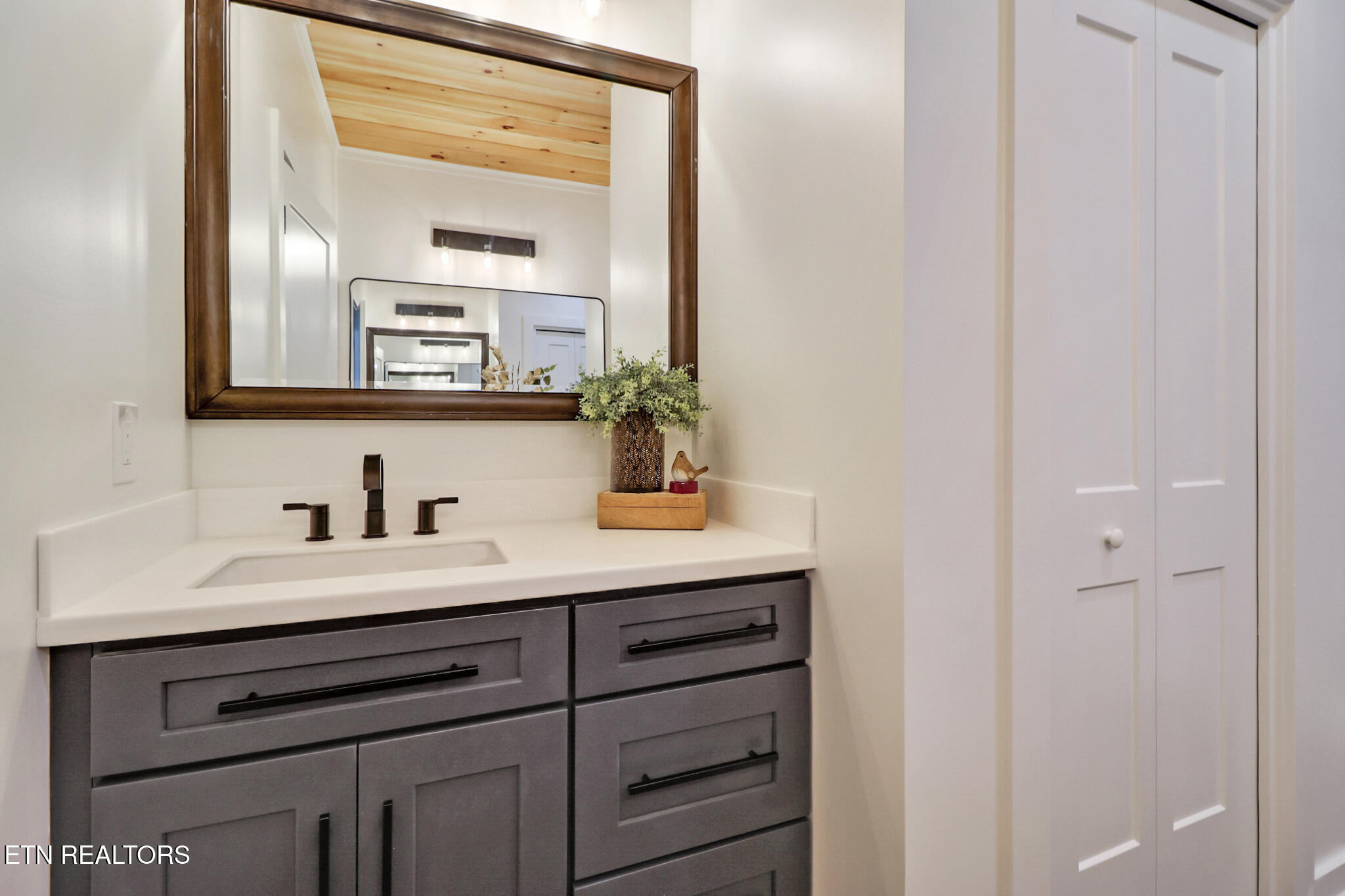 110 Eldon Justice Road Oliver Springs, TN 37840 - Photo 36 of 43 shared bath 2nd sink