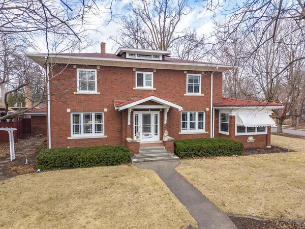 $349,000 | 1926 East Oakland Avenue, Bloomington, IL 61701