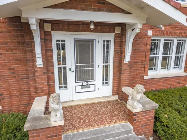 $349,000 | 1926 East Oakland Avenue, Bloomington, IL 61701