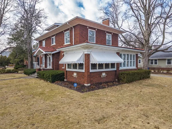 $349,000 | 1926 East Oakland Avenue, Bloomington, IL 61701