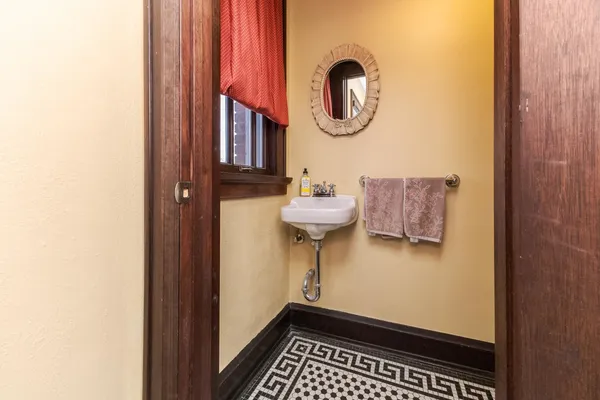 $349,000 | 1926 East Oakland Avenue, Bloomington, IL 61701